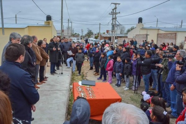 Valdés: Estamos trabajando para que con esfuerzos compartidos podamos construir viviendas