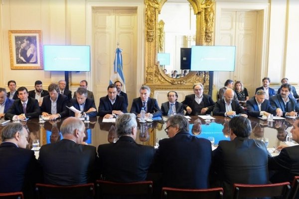 Valdés junto a Macri en la Mesa Foresto Industrial por la generación de empleo en Corrientes