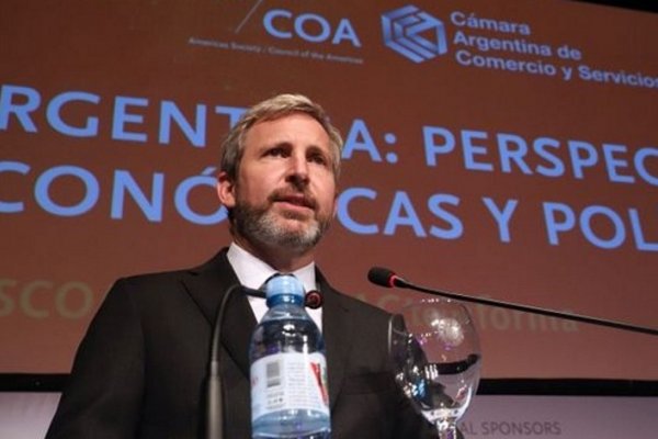 Frigerio confirmó que el Gobierno analiza ponerle un impuesto a los bienes de argentinos en el exterior