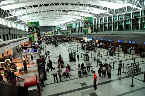 Caen un 35% los viajes al exterior por la megadevaluación