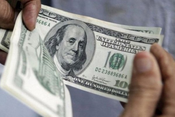 En la apertura, el dólar continuó su tendencia alcista