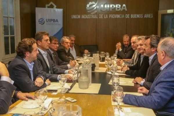 Sergio Massa se reune con la UIPBA y larga su campaña con las pymes