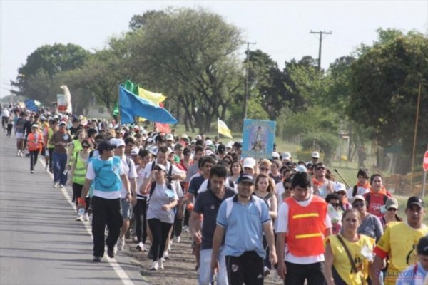 Miles de jóvenes peregrinaron a Itatí