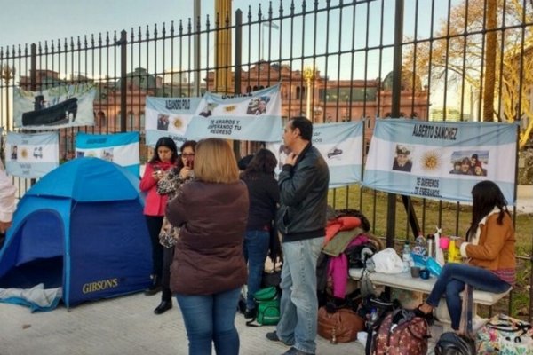 Familiar del ARA San Juan pidió la renuncia de Aguad: Es incompetente