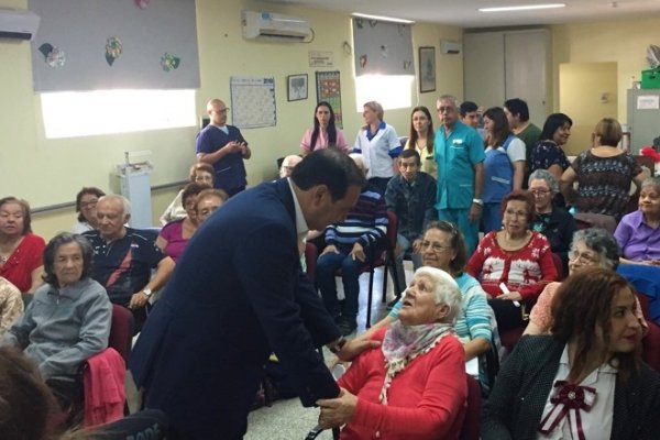 El gobernador Valdés recorrió las instalaciones del hospital Geriátrico