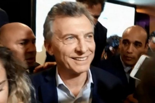 En medio de la crisis del país, Macri se preocupa por la calvicie