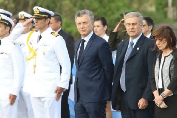 Macri en el homenaje a los tripulantes del ARA San Juan: Vamos a seguir buscándolo hasta encontrarlo