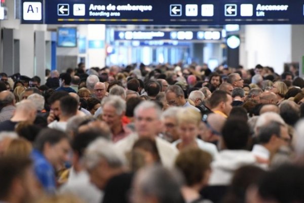 El Gobierno convocó a los gremios del transporte para el lunes 26, el día del paro de Aerolíneas