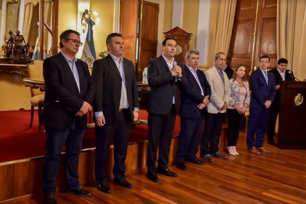 Valdés entregó subsidios a entidades de bien público