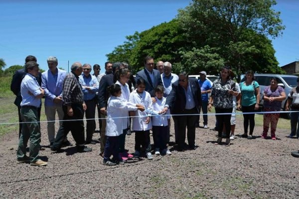 Valdés inauguró enripiado de caminos rurales en Empedrado