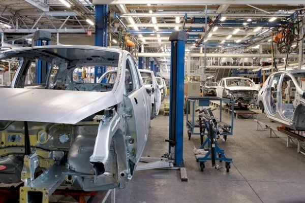 Por tercer mes consecutivo cayó la producción de automotores