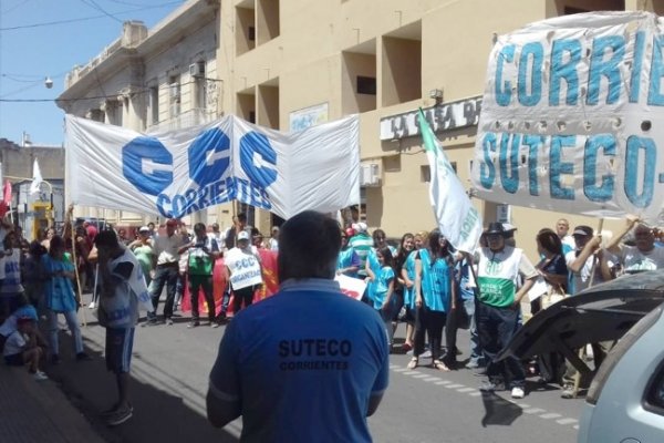 Corrientes: Organizaciones sociales marcharon por aumento salarial urgente y contra el ajuste