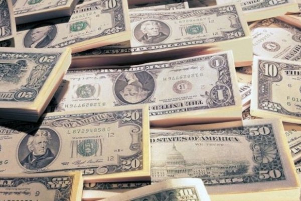 El dólar cedió 45 centavos en la semana a $ 38,37