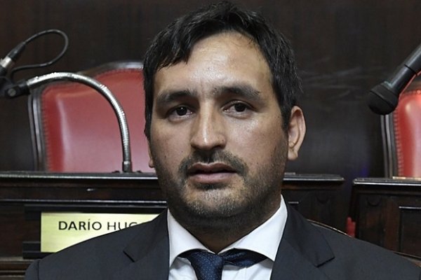 Renunció un senador acusado de abuso sexual