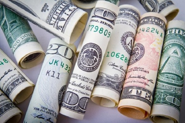 El dólar bajó 14 centavos en la semana y cerró a $ 39,02