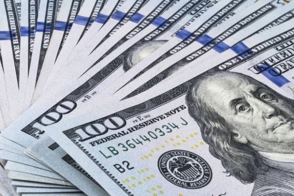 El dólar retrocedió 23 centavos y anotó su cuarta baja consecutiva