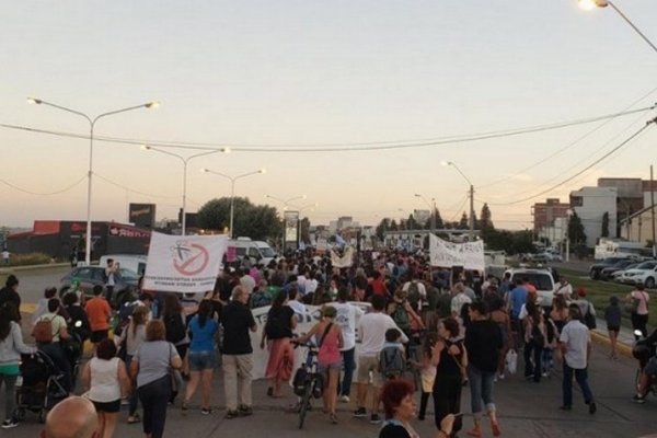 Macri se topó con una protesta en su llegada a Chubut