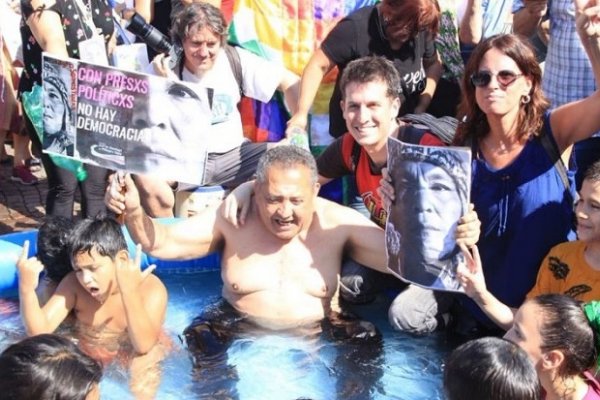 Hubo piletazo y acto en el Obelisco pidiendo la libertad de Milagro Sala