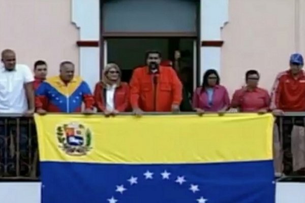 Nicolás Maduro resiste: Aquí no se rinde nadie, vamos al combate