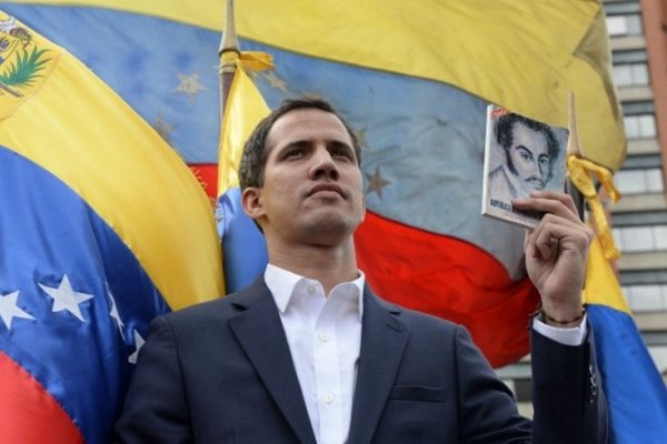 La corte venezolana le congeló las cuentas a Guaidó y le prohibió salir del país