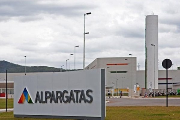 La textil Alpargatas estudia desprenderse de otra fábrica