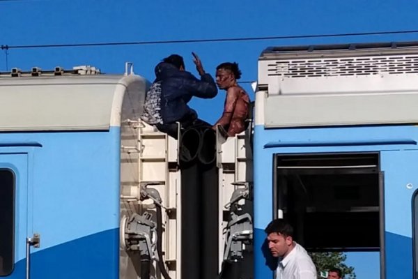 Murió el joven que sufrió una descarga eléctrica en el techo del tren Roca