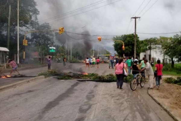 Sin luz desde el sábado: Vecinos del Barrio San Roque cortan la Avenida Maipú