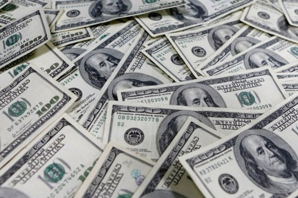 El dólar cayó por tercera vez consecutiva y cerró a $ 40