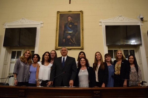 La Cámara de Diputados homenajeó a las mujeres