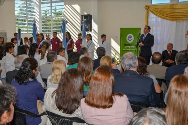 Valdés inauguró escuelas en los parajes La Palmira  y Guayú