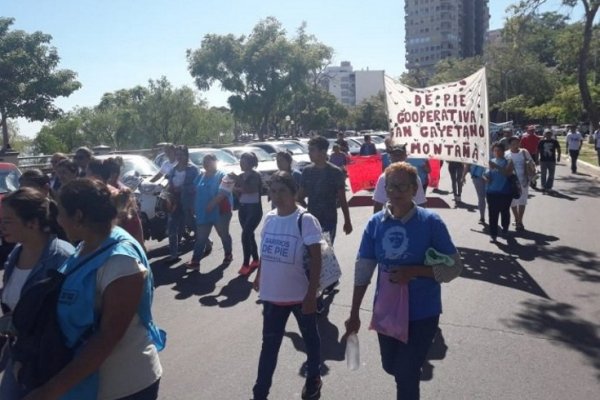 Corrientes: Organizaciones sociales reclamaron en el microcentro y en el Puente General Belgrano