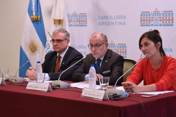 Cancilleres de todo el mundo visitan Argentina, mientras se decide el futuro de UNASUR