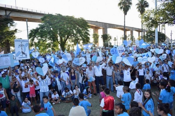 Multitudinaria marcha en Corrientes con un claro mensaje: Si a la vida