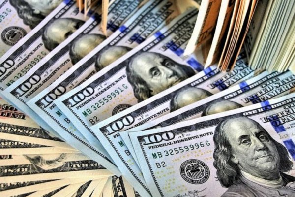 El dólar superó los $ 43 y anotó su quinto avance en fila