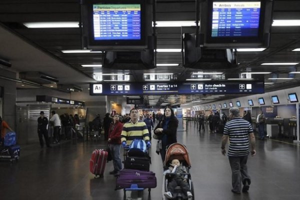 Se levantó el paro de Aerolíneas y Austral y habrá vuelos