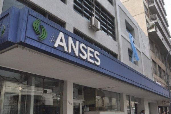 Boom de consultas en el debut de los préstamos Anses vía web