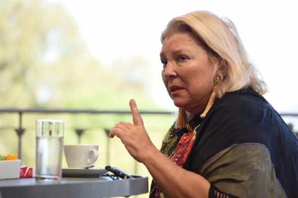 Carrió: No estamos sosteniendo al Presidente como hay que sostenerlo