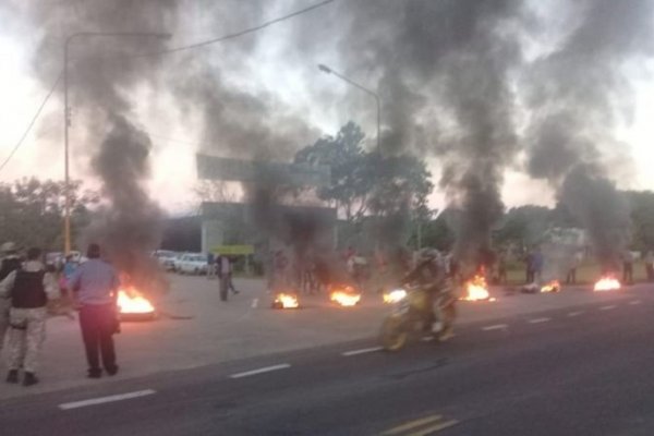 Vecinos de Riachuelo cortan el acceso a San Cayetano pidiendo mejoras en la Ruta 8