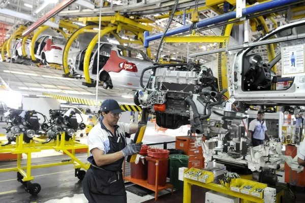 La producción automotriz cayó un 33,9% en abril