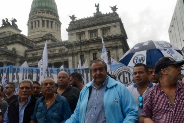 Desde la CGT, amenazan con un paro de hasta 48 horas