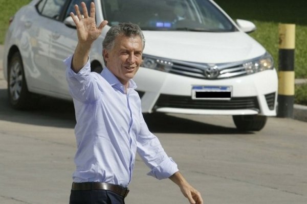 Macri llegó a Corrientes y recorrerá obras en Loreto