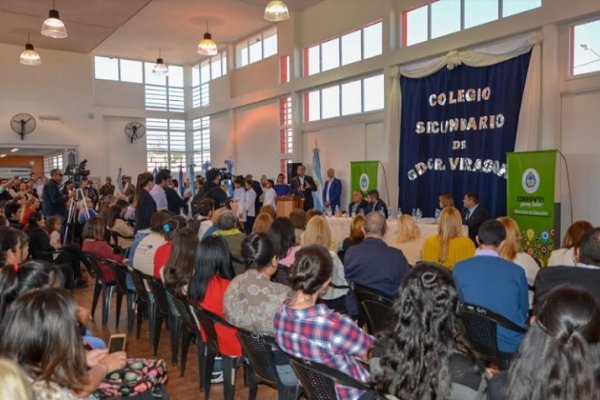 Valdés inauguró un colegio secundario en Virasoro y remarcó la importancia de la educación pública