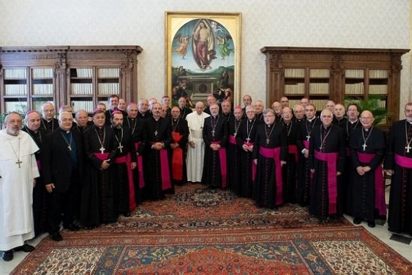 El papa Francisco instó a la reconciliación de los argentinos y habló de promover la clase media de la santidad