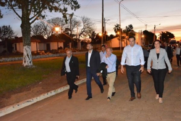 Yapeyú: Valdés inauguró refacciones en una escuela, una red cloacal y pavimento