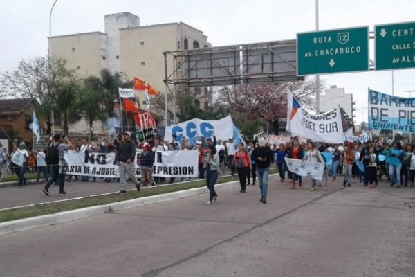 Jornada complicada sin bancos, vuelos ni transporte de corta y media distancia