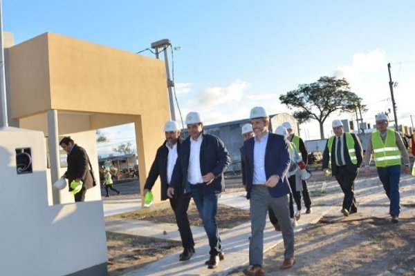 Valdés y Frigerio entregaron viviendas en el barrio El Cocal y recorrieron obras en la ciudad