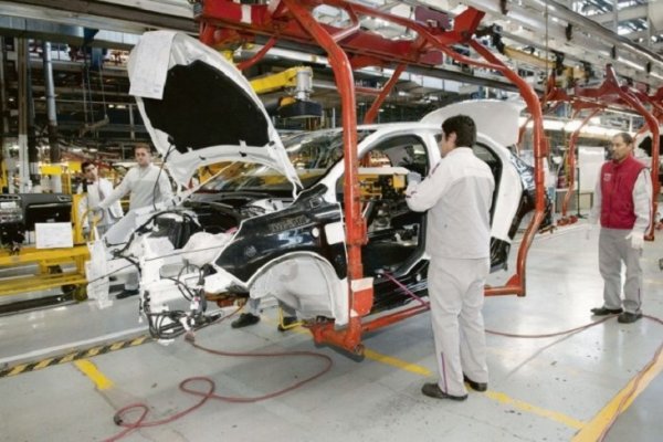 La industria cayó 8,8% en abril y completó un año de bajas