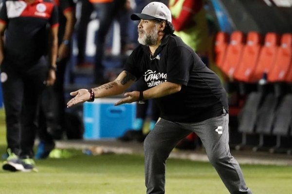 Maradona renunció como técnico de Dorados y se someterá a dos operaciones