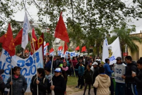 Corrientes: Agrupaciones sociales marchan en reclamo de asistencia