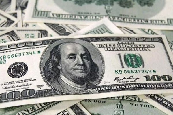 El dólar volvió a bajar y perforó los $44 en algunos bancos